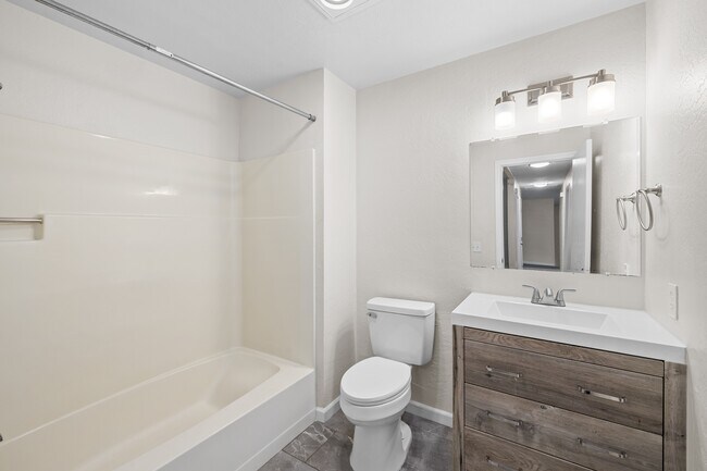 Building Photo - 2077 Hill Way