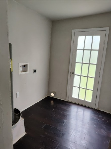 Building Photo - 527 W 6th St