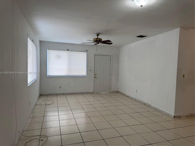 Building Photo - 720 NE 131st St