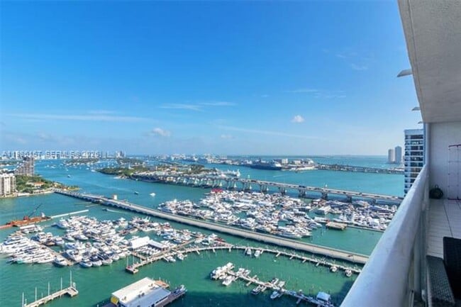 Building Photo - 1717 N Bayshore Dr