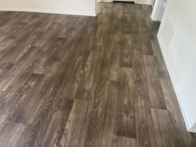 Building Photo - Modern 2-Bed, 1-Bath Oasis with Central Air and Gourmet Kitchen