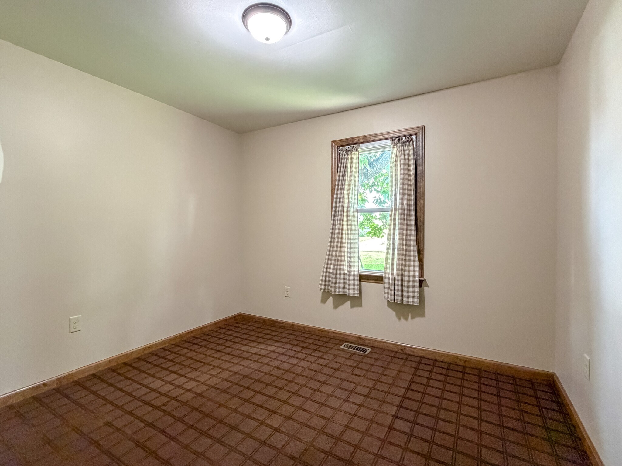 Building Photo - 60 Glenbrook Rd