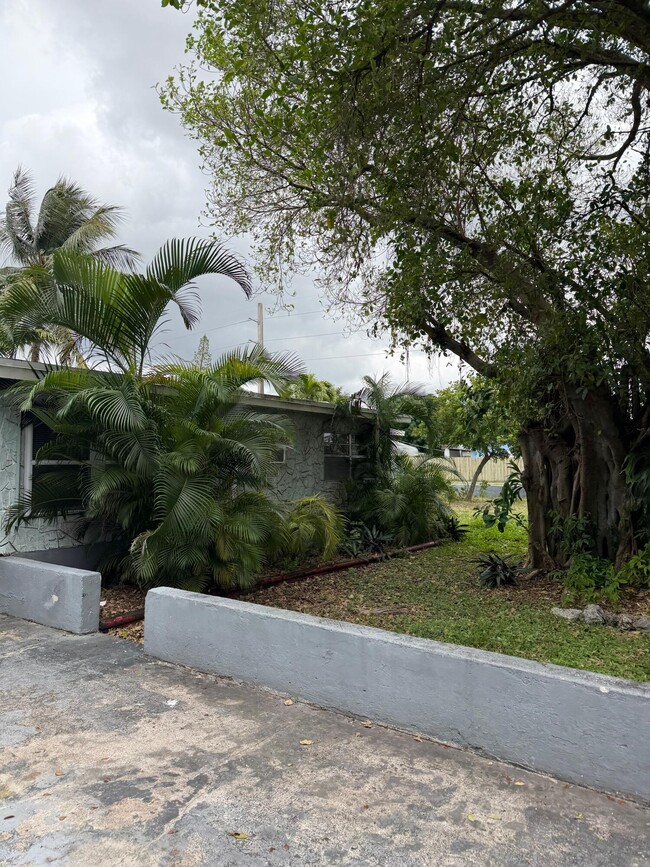 Building Photo - 5601 Pierce St