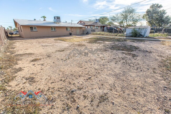 Building Photo - 1136 E Yucca St