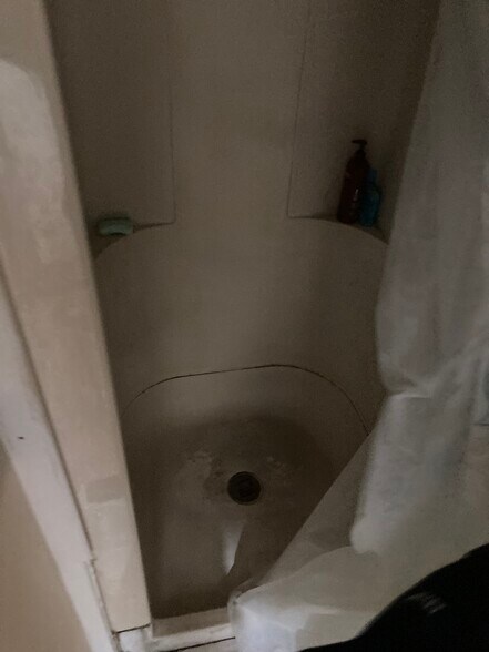 Building Photo - 111 Decker Pond Rd