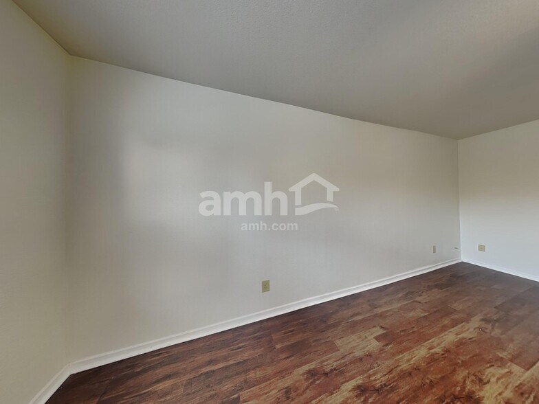 Building Photo - 8045 Bach Dr