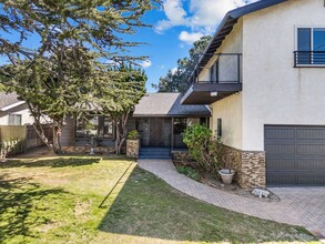 Building Photo - Lovely Del Cerro Home w/Solar and A/C