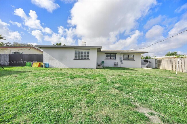 Building Photo - 9570 Jamaica Dr