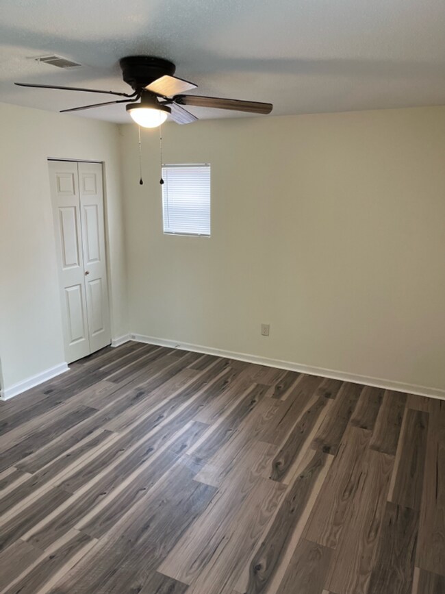 Building Photo - 3 Br Brick Ranch