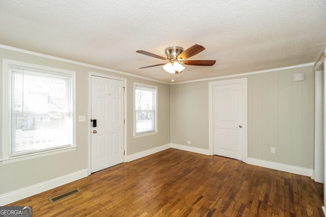 Building Photo - 667 Mitchell Dr