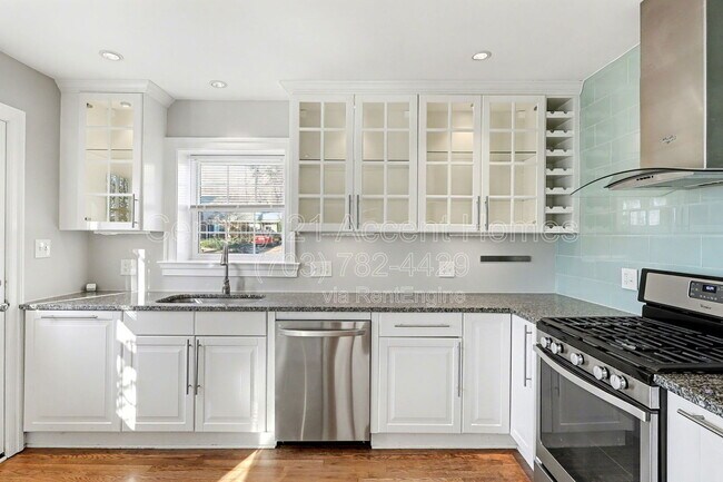 Building Photo - 3107 Valley Ln