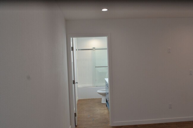 Building Photo - ??Newly Built 3 Bed / 3 Bath ADU – Great L...