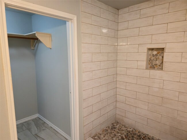 Building Photo - 5203 Pensdale St