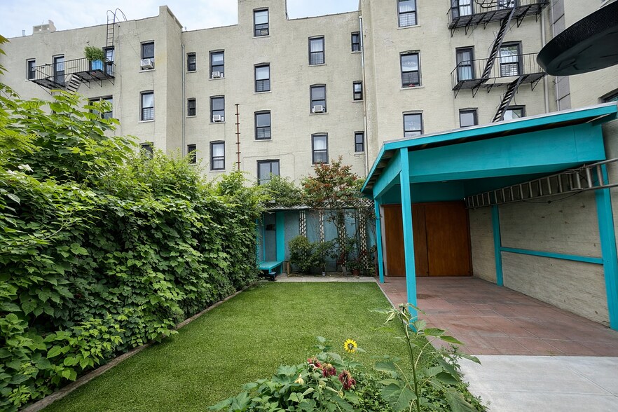 Building Photo - 2408 Beverley Rd