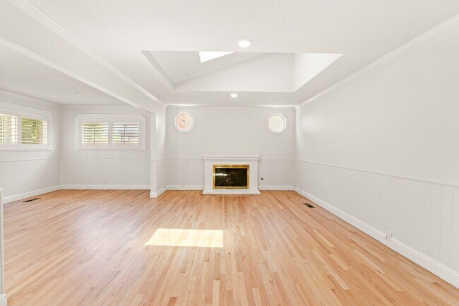 Building Photo - Beautifully Updated Pleasanton Four Bedroom Retreat w/ Vaulted Ceilings & Custom Details