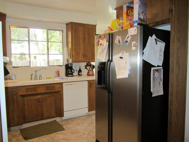 Building Photo - Classic Home Near Golf Course