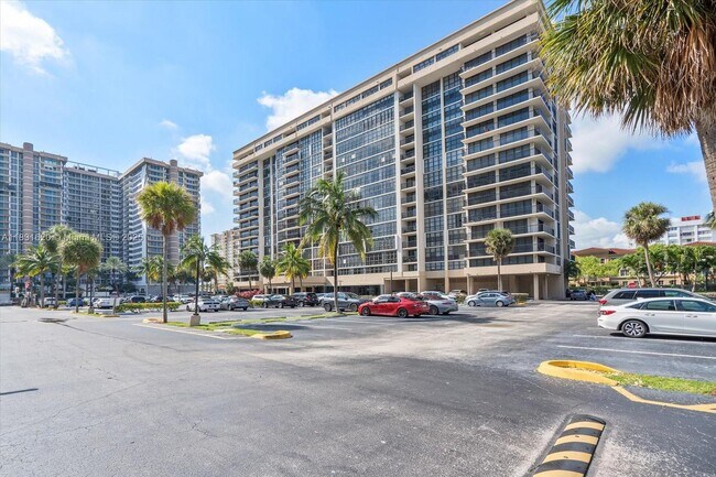 Building Photo - 2049 S Ocean Dr