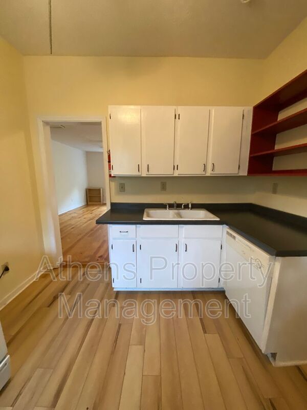 Primary Photo - 285 N Rocksprings St