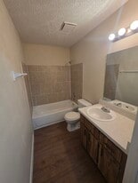 Building Photo - 2900 SE 50th Ct