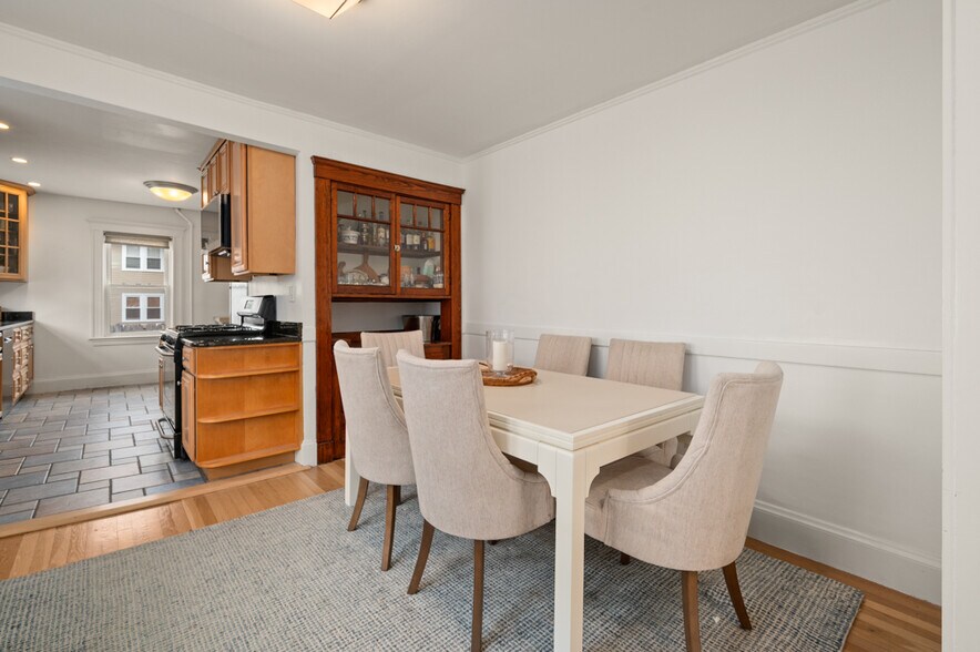 Building Photo - 37 Everett St