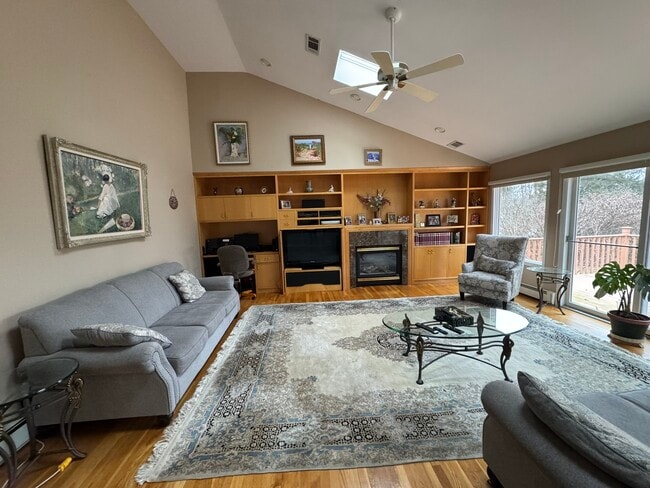 Building Photo - 5 Glenn Dr