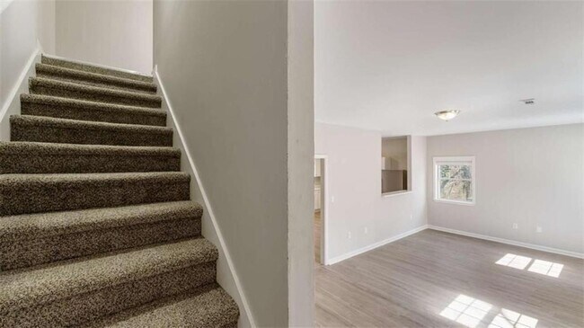 Building Photo - 848 Ridge Ave NW