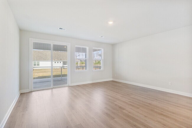 Building Photo - 2053 Ainsley Dr