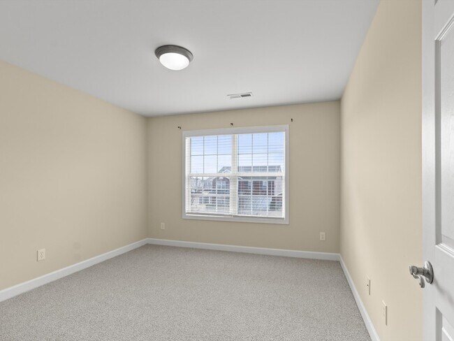 Building Photo - 4807 Creston Ct SE