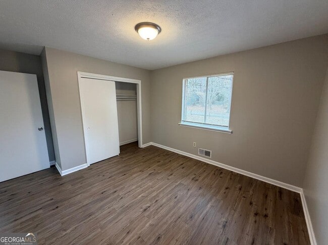 Building Photo - 816 Jesters Lake Dr