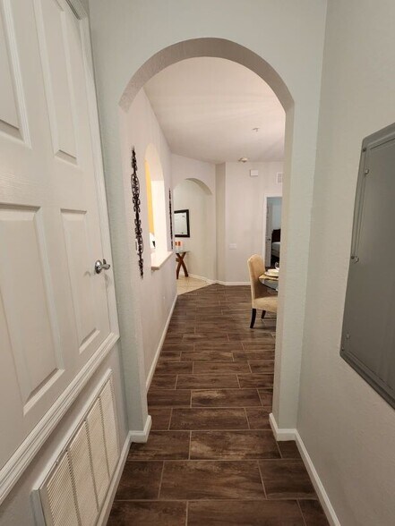 Building Photo - 4802 Cayview Ave