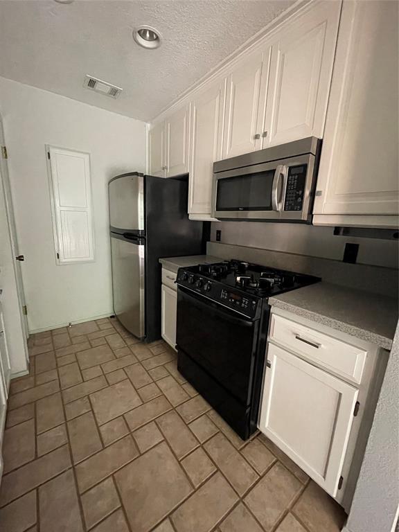 Building Photo - 6614 Hart Ln