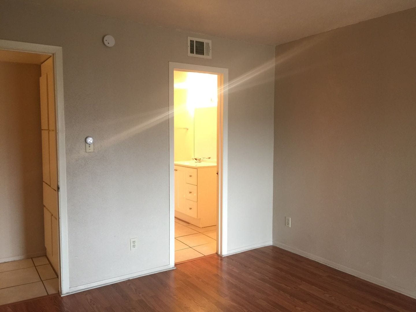 Building Photo - 1620 N Wilmot Rd