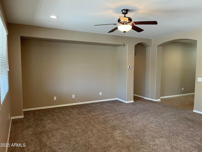 Building Photo - 2680 E Lodgepole Dr