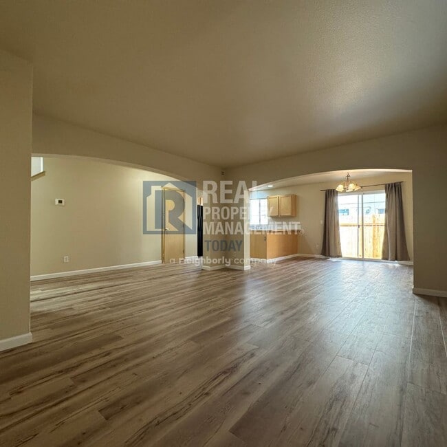 Building Photo - Great 3 Bedroom with 2 Car Garage + Fenced...