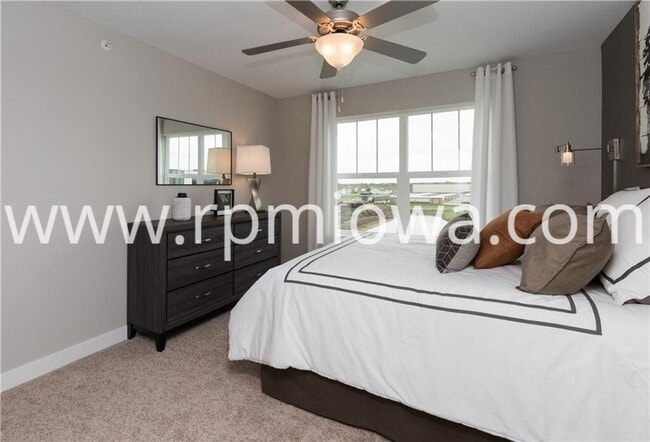 Building Photo - UPDATED!! 2 Bedroom, 2.5 Bath Townhome in Ankeny