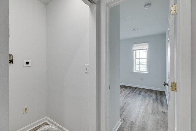 Building Photo - Brand New Luxury Temple Apartments