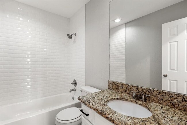 Building Photo - 13313 Briar Hollow Dr