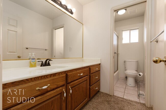 Building Photo - Spacious 3-Bedroom Walk-Out Basement Apartment in Desirable Bloomington Hills