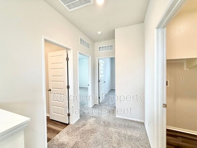 Building Photo - 40617 Birchfield Dr