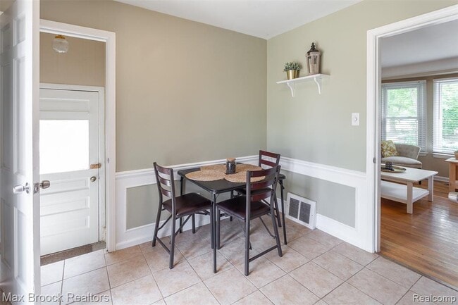 Building Photo - 1997 Henrietta St