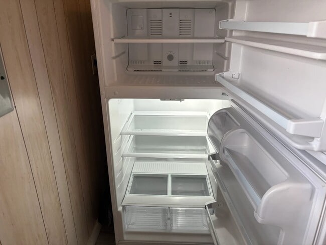 Building Photo - 2410 N Hwy 25 W