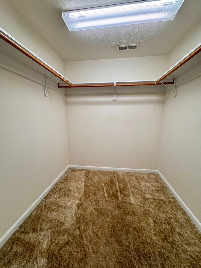 Building Photo - House for Rent in Bridgewater