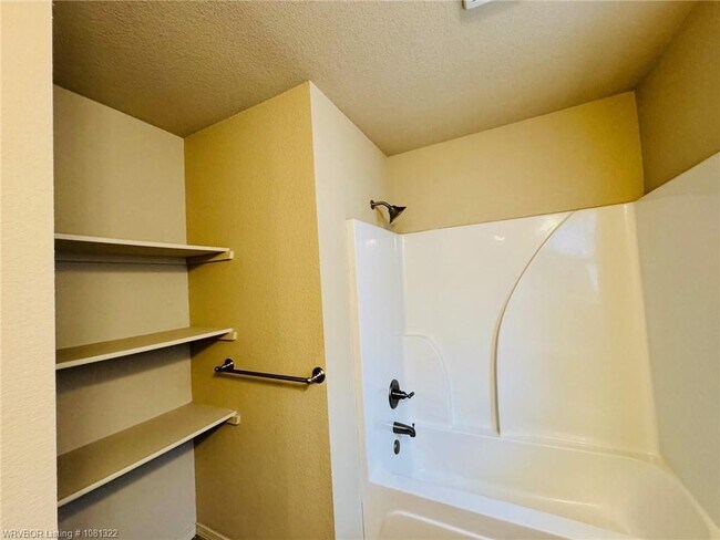 Building Photo - 204 Legacy Dr