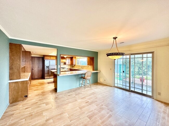 Building Photo - 1467 Knoll Park Ln