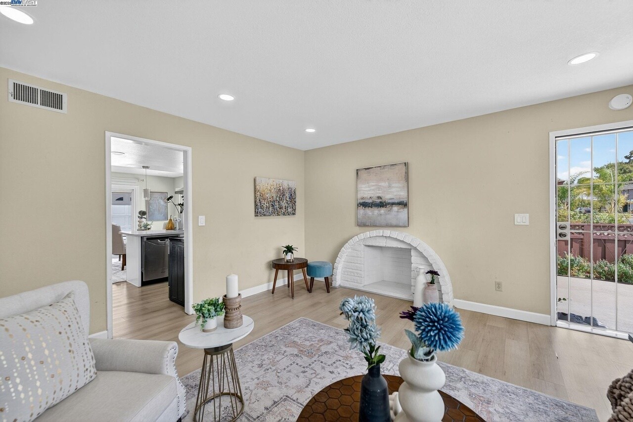 Building Photo - 1810 Peary Way