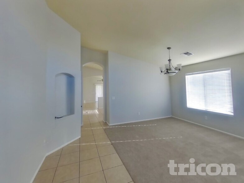 Building Photo - 2111 S 160th Ln