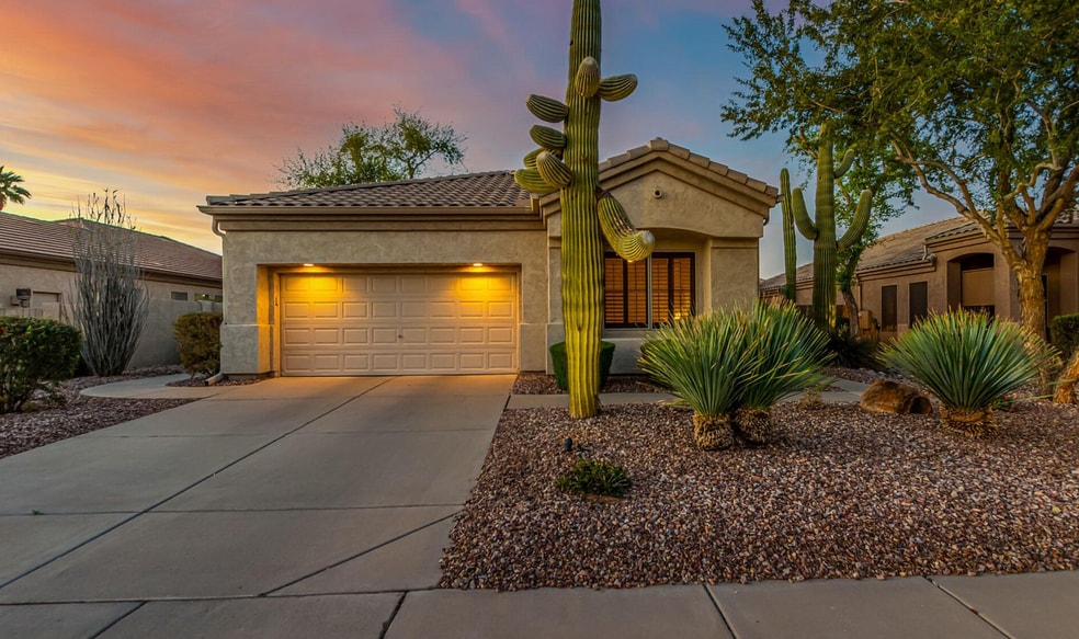 Building Photo - 892 W Raven Dr