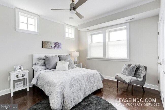 Building Photo - 547 Park Rd NW