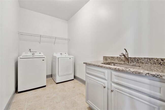 Building Photo - 4530 Point Rock Dr