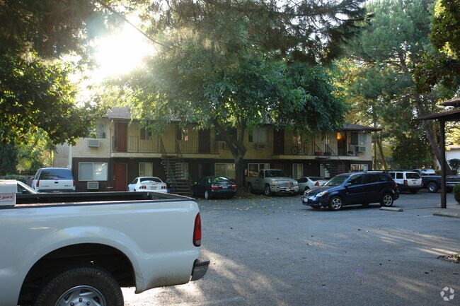 Primary Photo - 815 West 5th Street